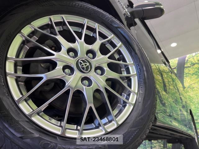 Toyota VOXY 2018-03 8812175-13
