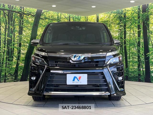 Toyota VOXY 2018-03 8812175-14