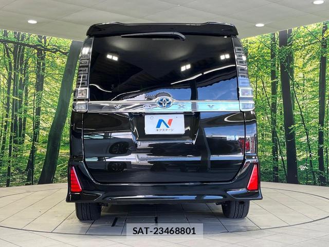 Toyota VOXY 2018-03 8812175-15