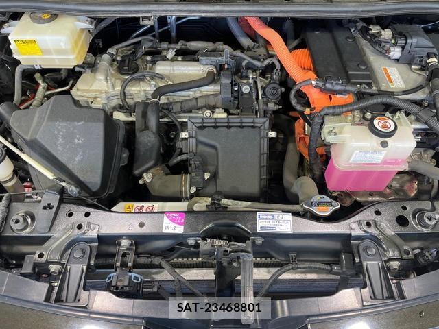 Toyota VOXY 2018-03 8812175-18
