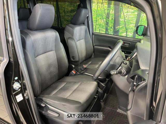 Toyota VOXY 2018-03 8812175-7
