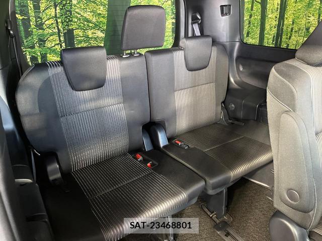 Toyota VOXY 2018-03 8812175-9