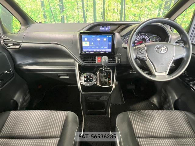Toyota VOXY 2019-03 8812176-1