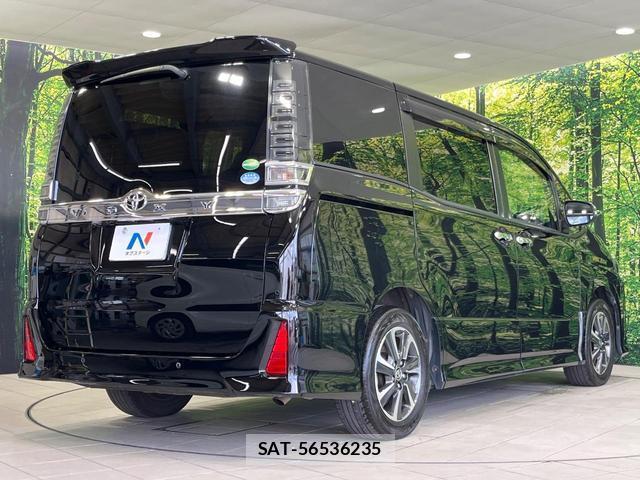 Toyota VOXY 2019-03 8812176-17