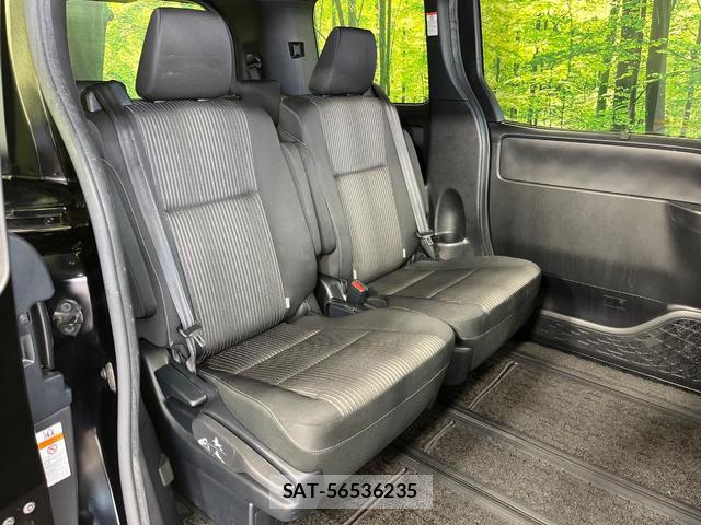 Toyota VOXY 2019-03 8812176-8