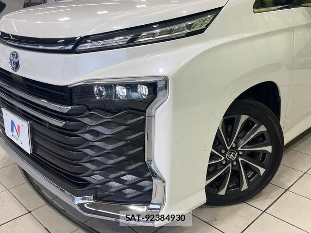 Toyota VOXY 2022-10 8812182-12
