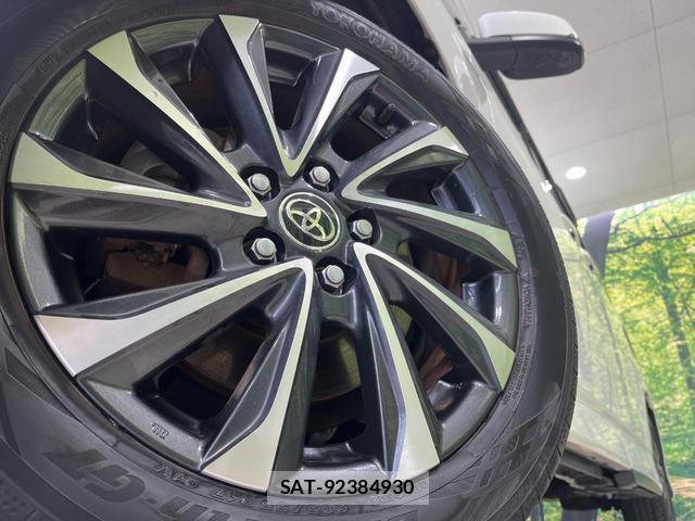 Toyota VOXY 2022-10 8812182-13
