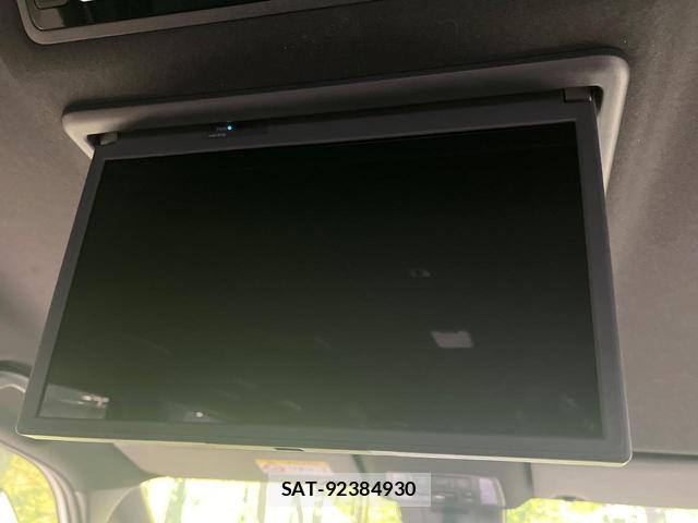 Toyota VOXY 2022-10 8812182-2