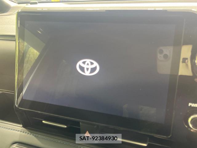 Toyota VOXY 2022-10 8812182-3