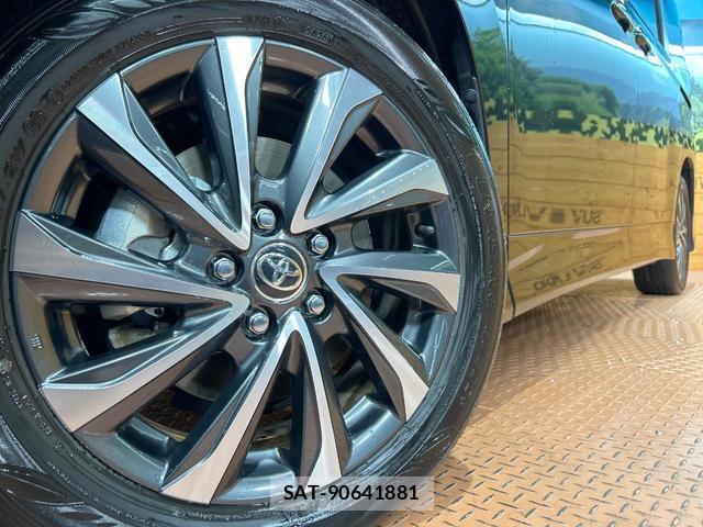 Toyota VOXY 2025-06 8812208-12