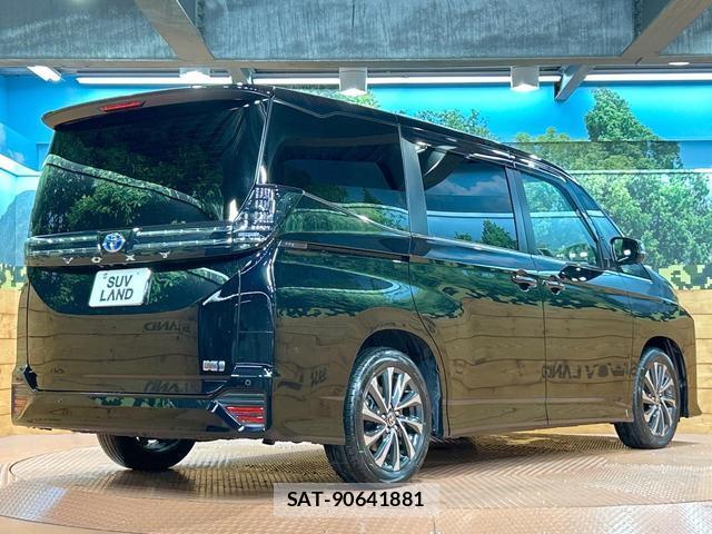 Toyota VOXY 2025-06 8812208-16