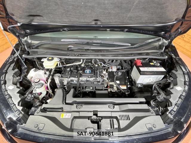 Toyota VOXY 2025-06 8812208-17
