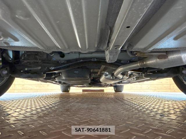 Toyota VOXY 2025-06 8812208-18