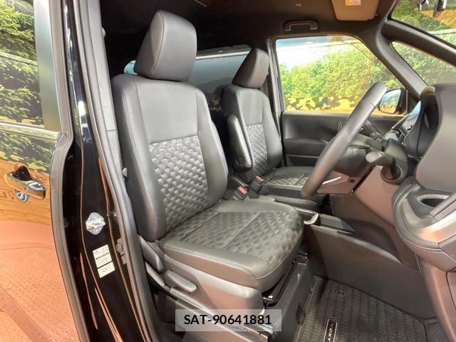 Toyota VOXY 2025-06 8812208-7