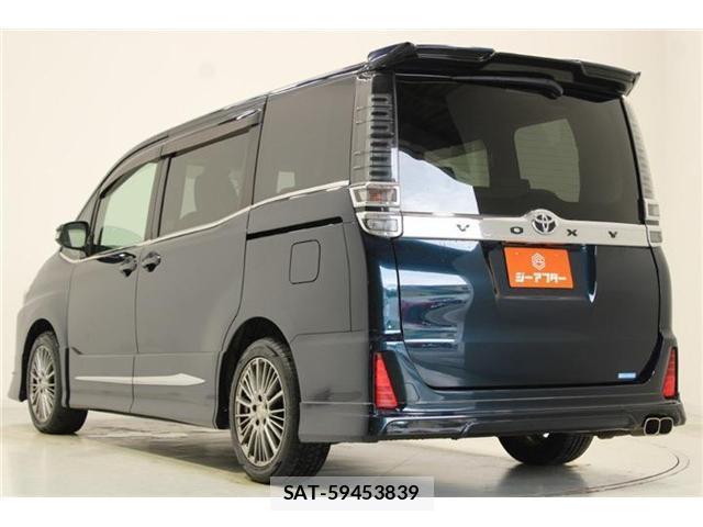 Toyota VOXY 2017-10 8812297-10