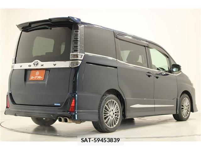 Toyota VOXY 2017-10 8812297-12