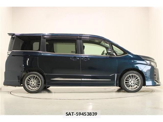 Toyota VOXY 2017-10 8812297-13