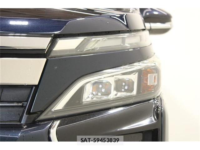 Toyota VOXY 2017-10 8812297-15