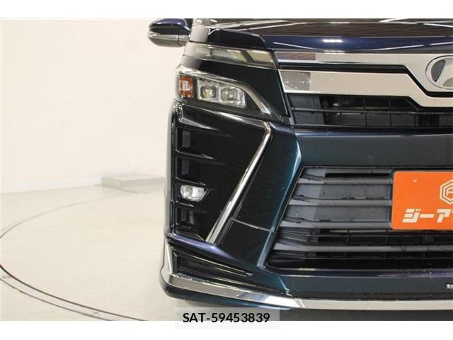 Toyota VOXY 2017-10 8812297-16