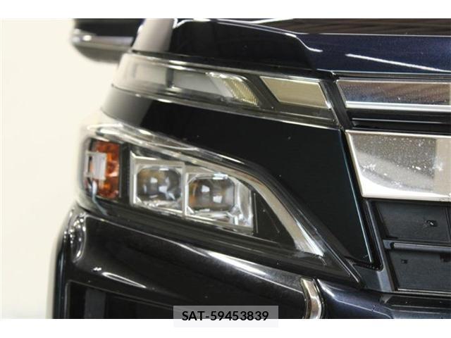 Toyota VOXY 2017-10 8812297-17
