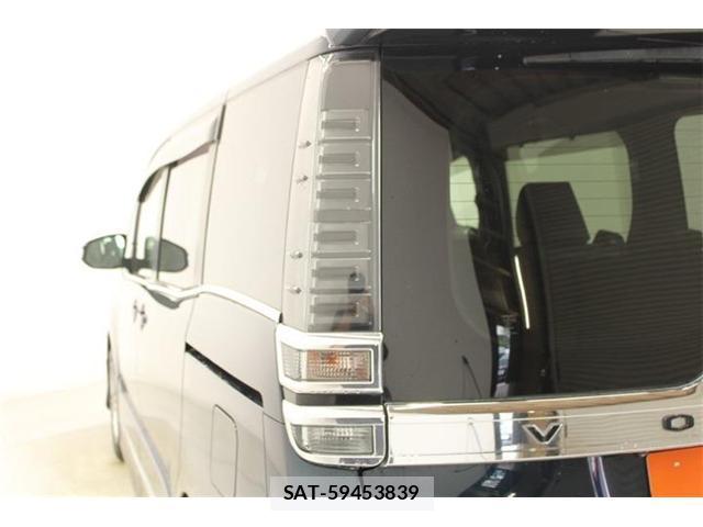 Toyota VOXY 2017-10 8812297-19