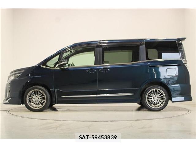 Toyota VOXY 2017-10 8812297-9