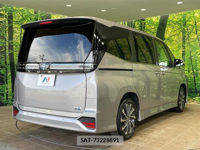 Toyota VOXY 2025-08 8812308-17