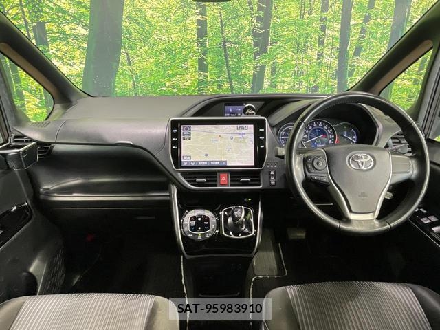 Toyota VOXY 2020-03 8812310-1