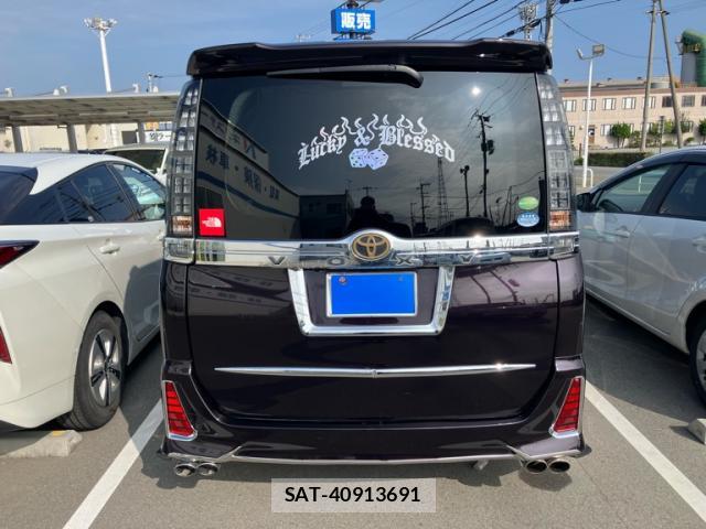 Toyota VOXY 2014-01 8812435-1