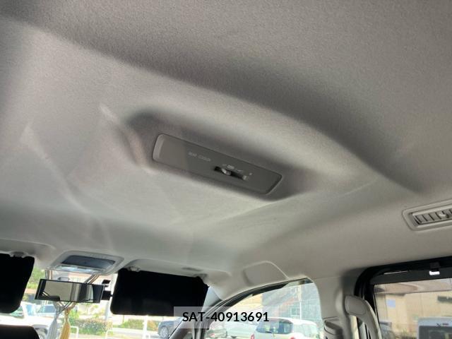 Toyota VOXY 2014-01 8812435-16