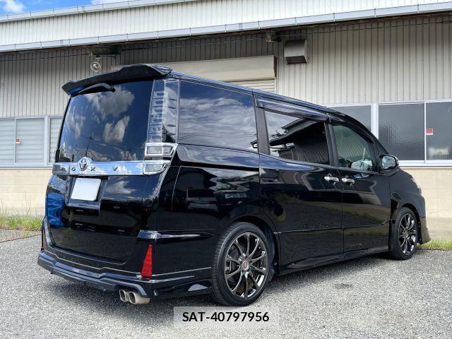 Toyota VOXY 2019-02 8812450-1
