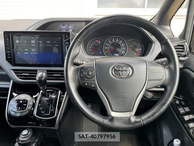 Toyota VOXY 2019-02 8812450-3