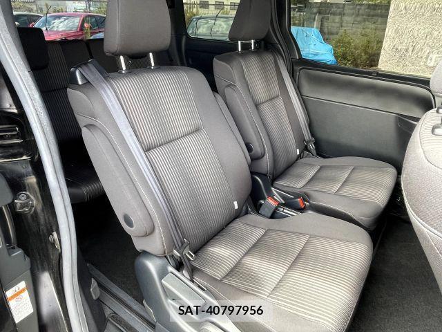 Toyota VOXY 2019-02 8812450-4
