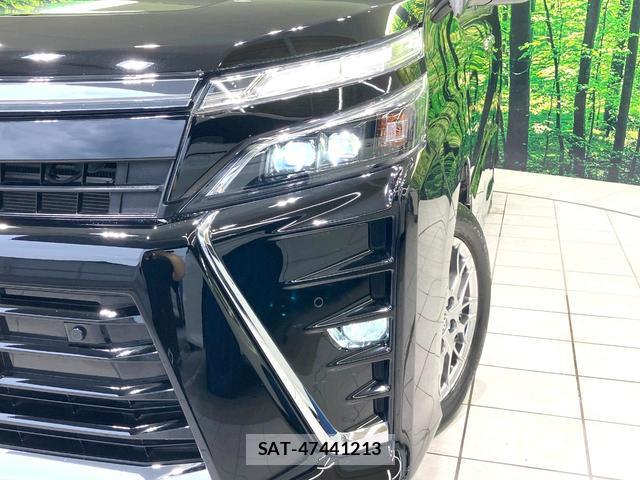 Toyota VOXY 2021-08 8812487-12