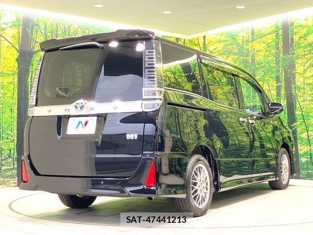 Toyota VOXY 2021-08 8812487-17
