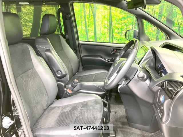 Toyota VOXY 2021-08 8812487-7