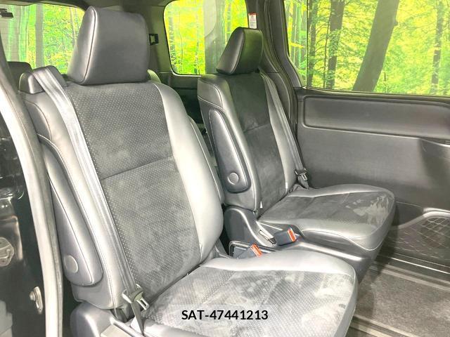 Toyota VOXY 2021-08 8812487-8