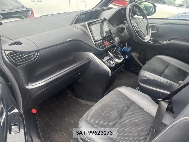 Toyota VOXY 2021-08 8812706-2