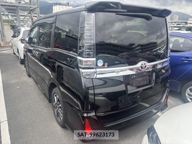 Toyota VOXY 2021-08 8812706-3