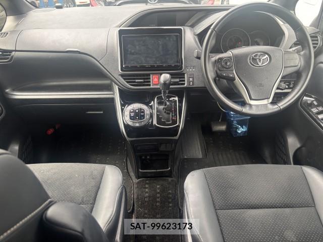 Toyota VOXY 2021-08 8812706-7