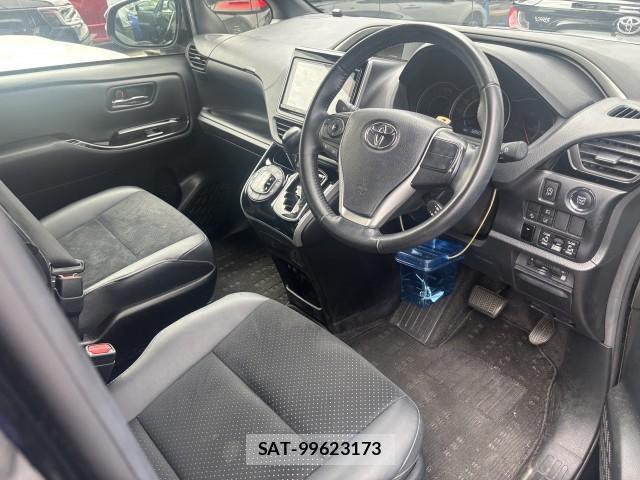 Toyota VOXY 2021-08 8812706-8