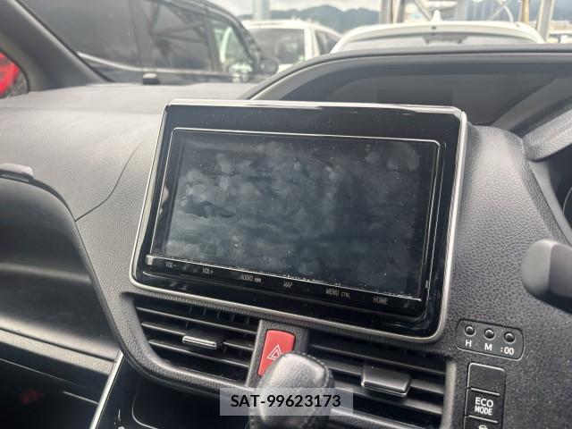Toyota VOXY 2021-08 8812706-9