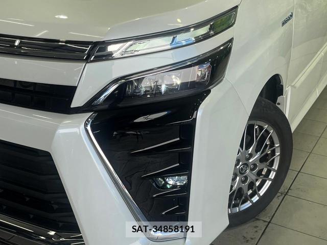 Toyota VOXY 2018-12 8812764-12