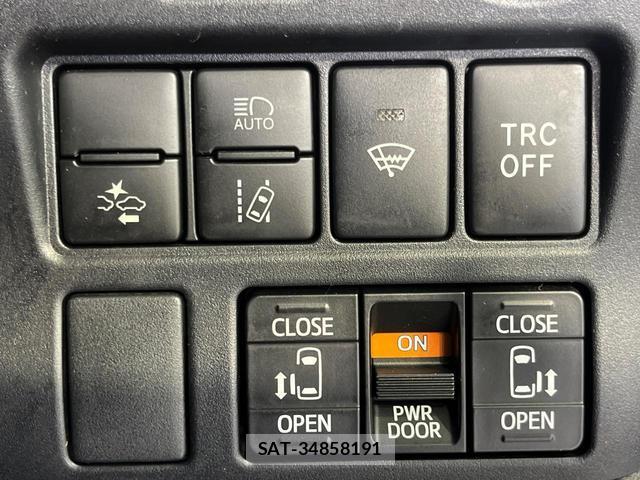Toyota VOXY 2018-12 8812764-2