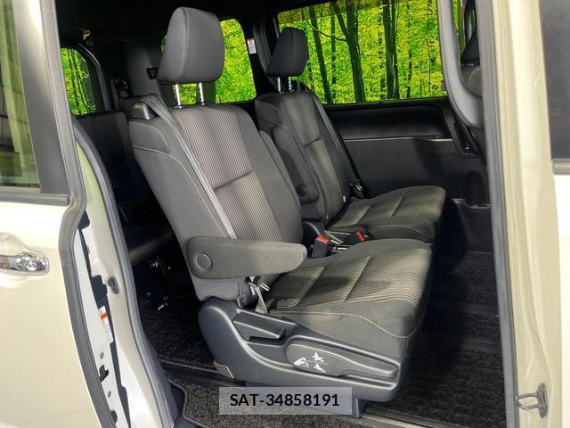 Toyota VOXY 2018-12 8812764-8