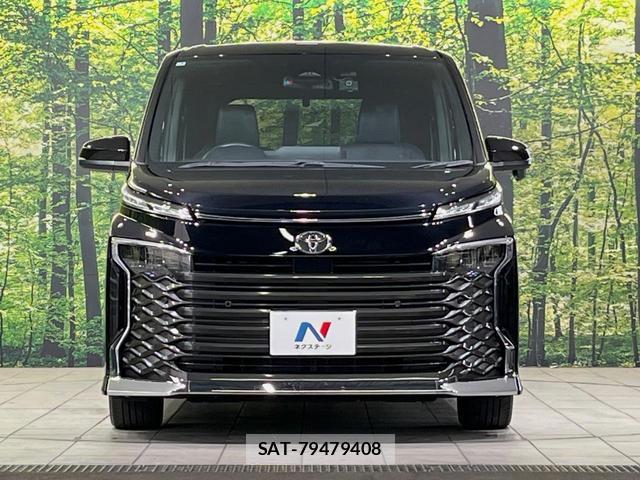 Toyota VOXY 2023-01 8812911-1