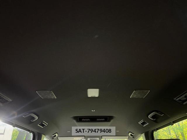 Toyota VOXY 2023-01 8812911-11