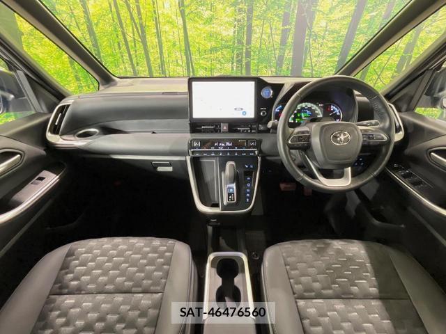 Toyota VOXY 2023-01 8812913-1