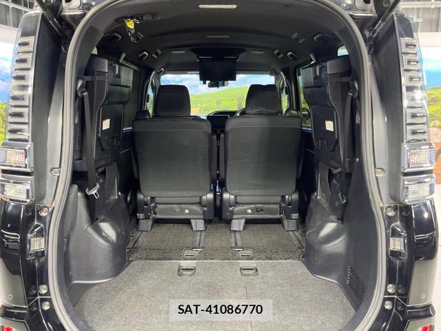 Toyota VOXY 2019-11 8812959-11