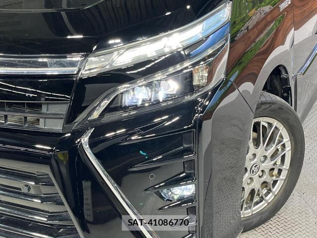Toyota VOXY 2019-11 8812959-13